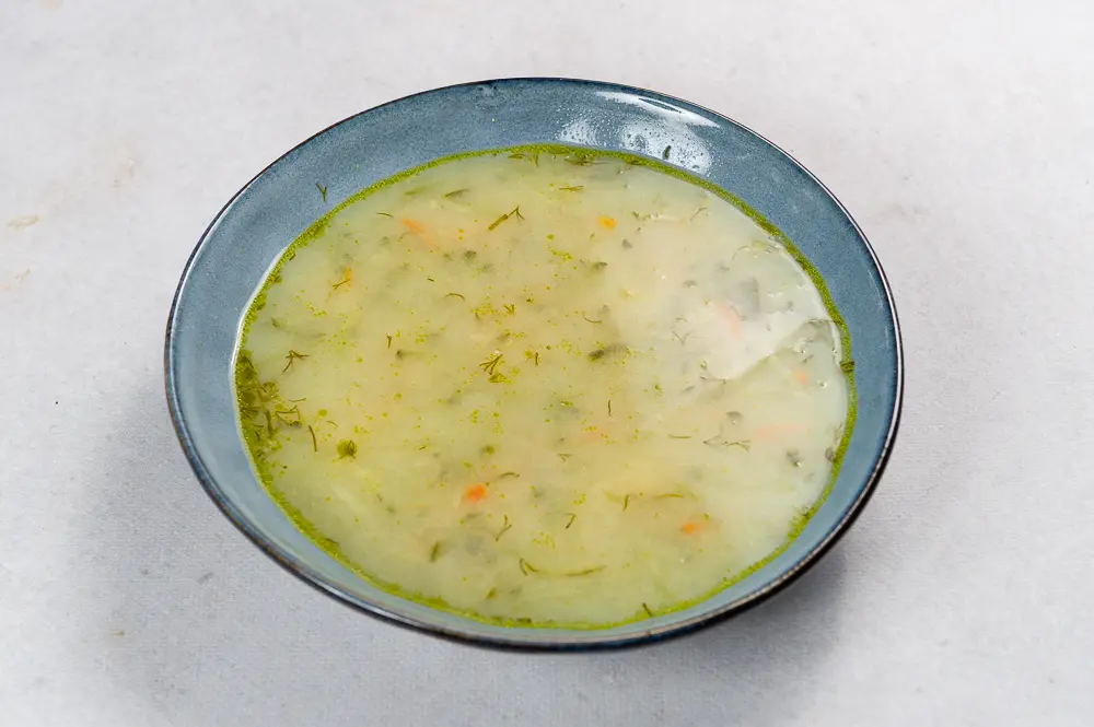 Ogórkowa z ziemniakami w Restauracji Krakoski na Kazimierzu w Krakowie.